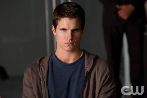 Robbie Amell (Source: The CW)