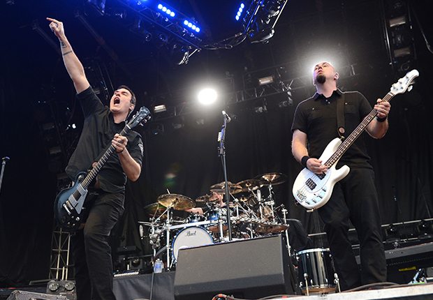 SACRAMENTO, CA - OCTOBER 24:  Singer Benjamin Burnley (L) of Breaking Benjamin performs onstage at Gibson Ranch County Park on October 24, 2015 in Sacramento, California.  (Photo by Scott Dudelson/Getty Images)